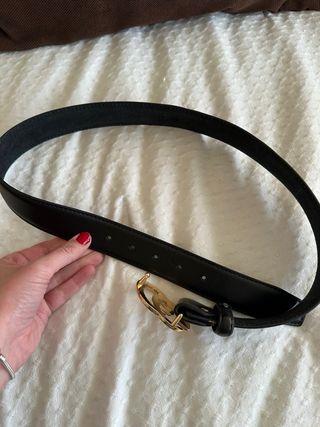 Cinturón Gucci Negro Hebilla GG Dorada. 90 cm