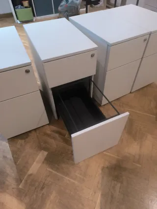 Mueble de oficina metálico blanco