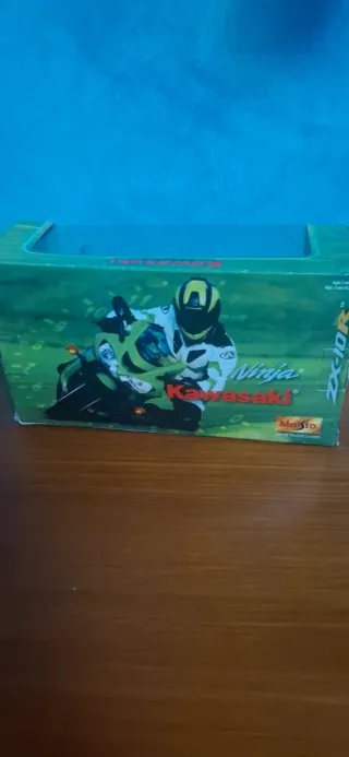 Moto Kawasaki Ninja ZX10R 1:12 Maisto