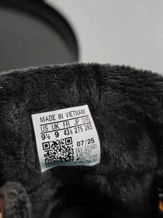 Sapatilhas Adidas Pretas e Douradas