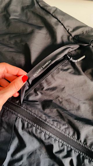 Chaqueta running Nike negra con capucha