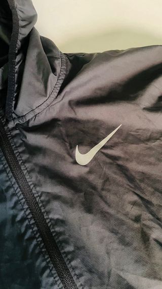 Chaqueta running Nike negra con capucha
