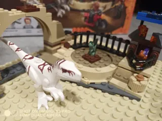 LEGO 76945 Jurassic World Atrociraptor