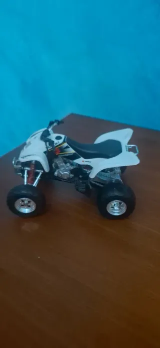 Moto de Juguete Blanca Suzuki