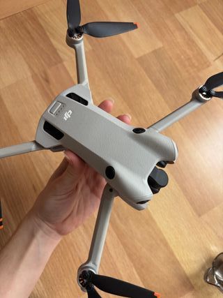 Dron DJI Mini 4 Pro + pack vuela más