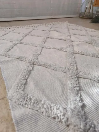 Alfombra de algodón beige y blanco