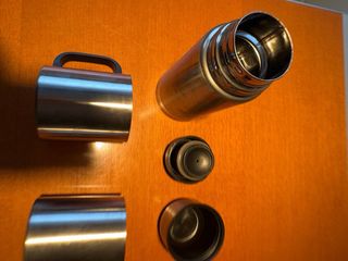 Set Termo y 2 Tazas Metálicas