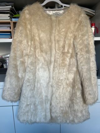 Abrigo pelo sintético beige