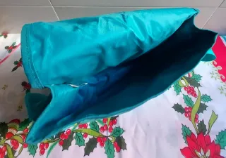 Bolso niña Busquets Coquette con correa ajustable.