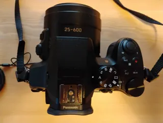 Fotocamera Lumix FZ300 con scatola