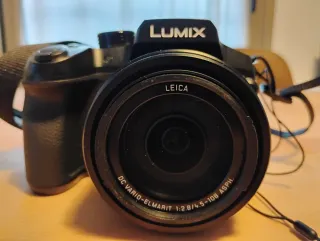 Fotocamera Lumix FZ300 con scatola