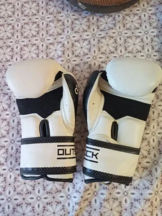 Guantes de Boxeo 8 OZ OUTSHOCK