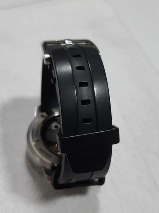 Reloj Tissot Automático Negro y Rojo