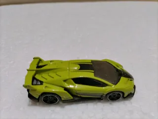 Lamborghini Veneno hotwheels no Bburago