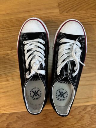 Zapatillas lona tipo All Stars negras y blancas