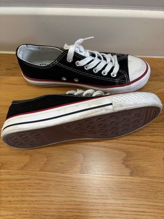 Zapatillas lona tipo All Stars negras y blancas