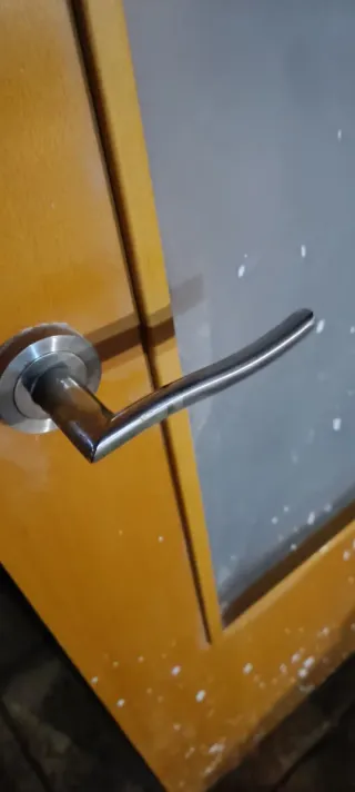 Puerta de interior maciza con cristal