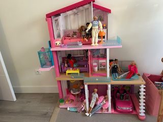 Casa delle Bambole Barbie (con 2 bambole e auto)