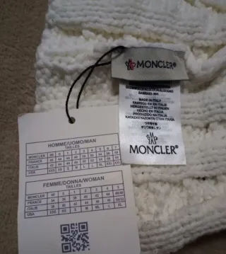 Cappello Moncler Bianco con Pompon