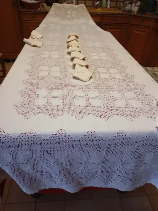 Mantelería Lagartera bordada  y deshilada artesana