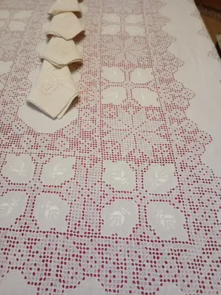 Mantelería Lagartera bordada  y deshilada artesana