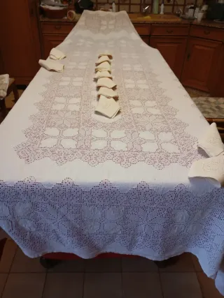 Mantelería Lagartera bordada  y deshilada artesana