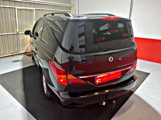 SsangYong Rodius 2011