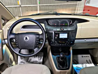 SsangYong Rodius 2011