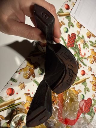 Maschera africana intagliata in legno