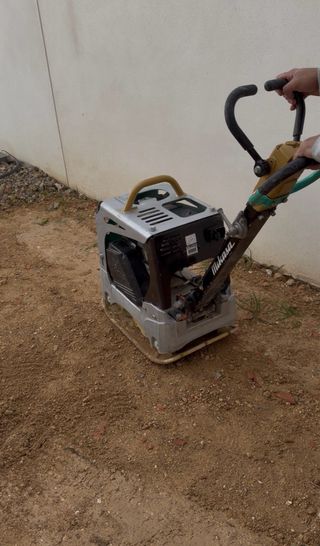 Compactación de suelos y terrenos.