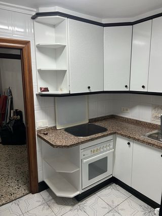 Cocina completa en buen estado –Muebles+ encimera