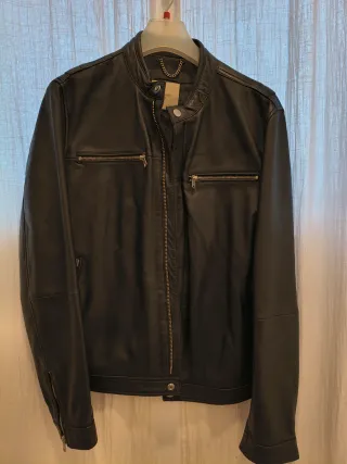 Chaqueta de piel negra