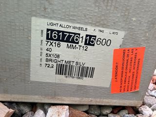 Llantas originales 7x16 – 5x108 (ET40) 5 tornillos