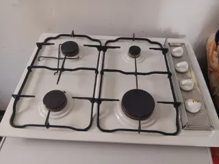 Horno Eléctrico Blanco y encimera de gas
