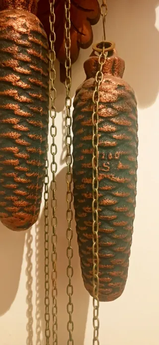 Orologio a cucù in legno intagliato