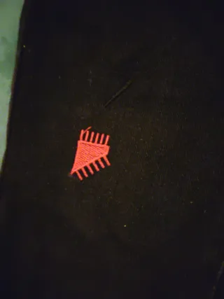 Pantalón vaquero niño negro con parches