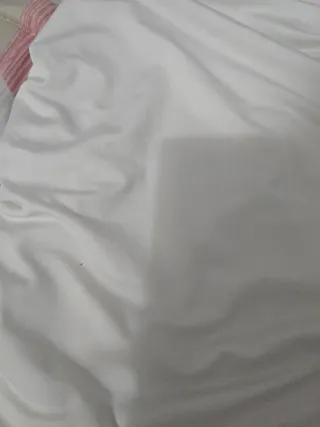 Vestido blanco asimétrico con cut-out