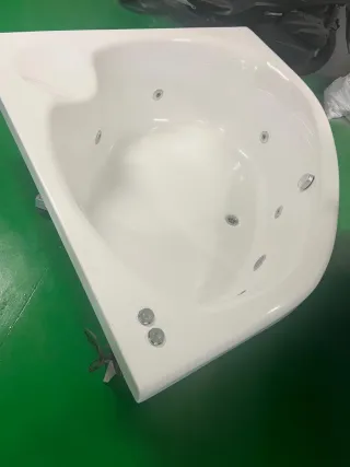 Jacuzzi bianco in acrilico