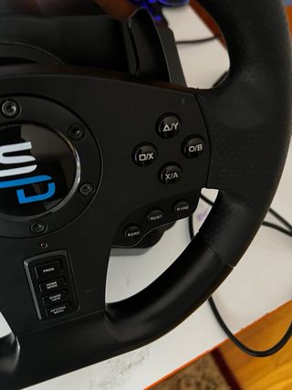 Volante con pedaliera e cambio