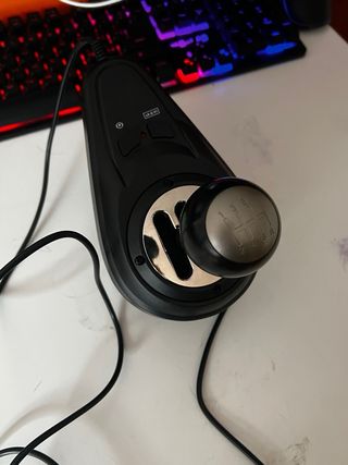 Volante con pedaliera e cambio