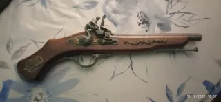 Pistola decorativa antigua