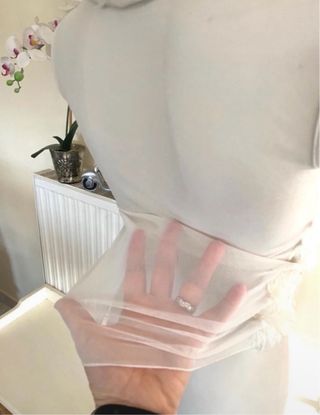 Suéter esponjoso crema sin mangas