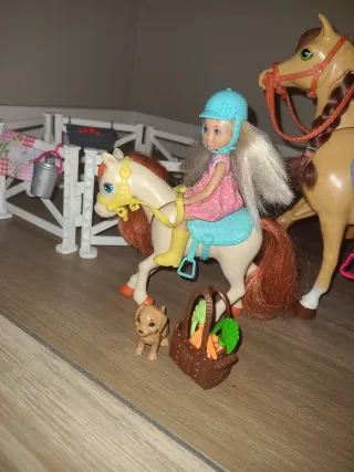 Barbie y Chelsea con caballos y accesorios