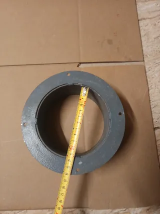 Manguito corona metal pared