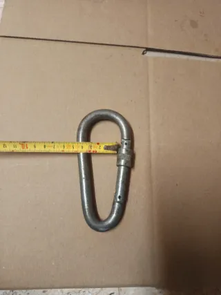 Mosquetón de seguridad metálico