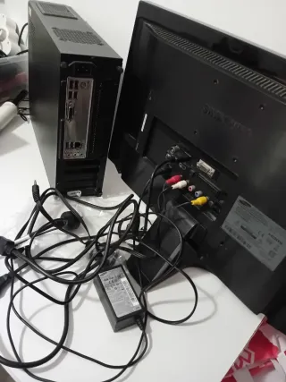 Pantalla Samsung Negra + 2 Torres