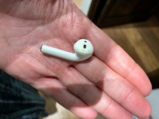 Airpods 2da Gen (Derecho no funciona)