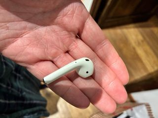 Airpods 2da Gen (Derecho no funciona)