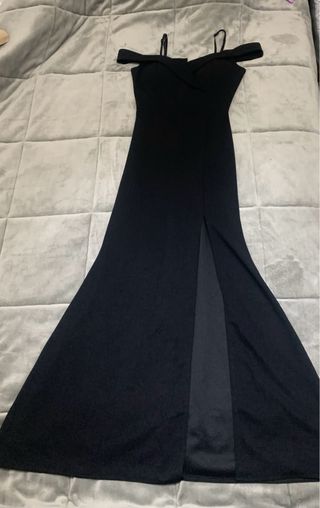 Vestido de fiesta negro escotado
