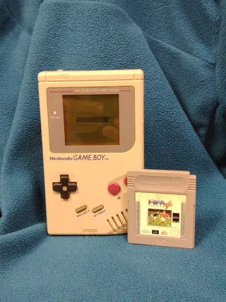 Nintendo Game Boy Beige con FIFA 96